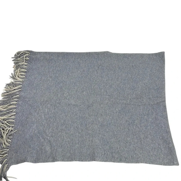 Claudia Nichole Women’s OS SuperWash Merino Wool Blend Two Color Tone Poncho - Picture 6 of 8